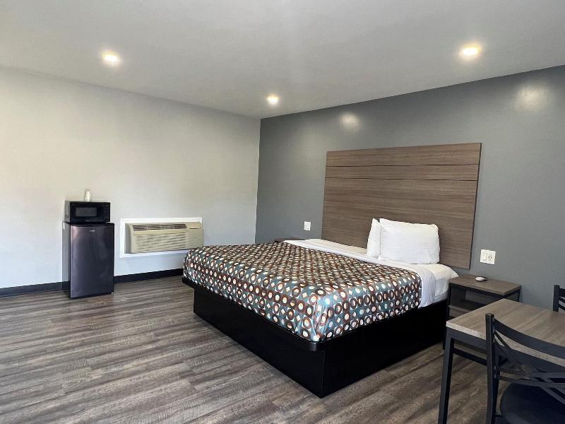 Sunshine Motel image