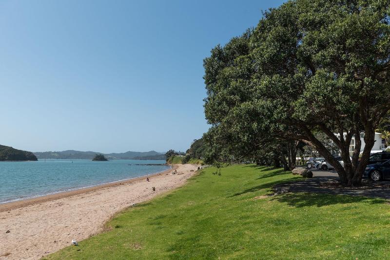 Paihia Beach Apartment image
