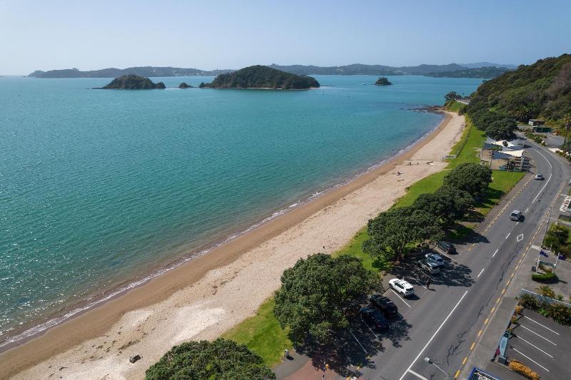 Paihia Beach Apartment image
