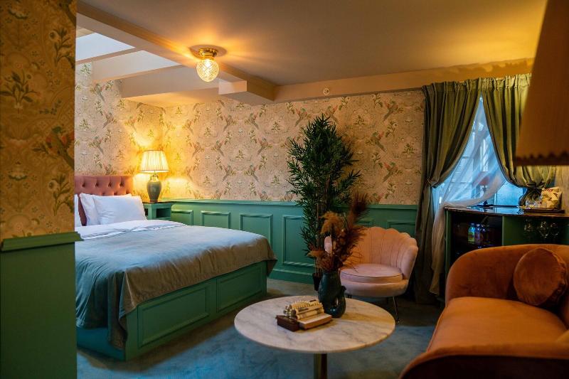 Hotel Charmante image
