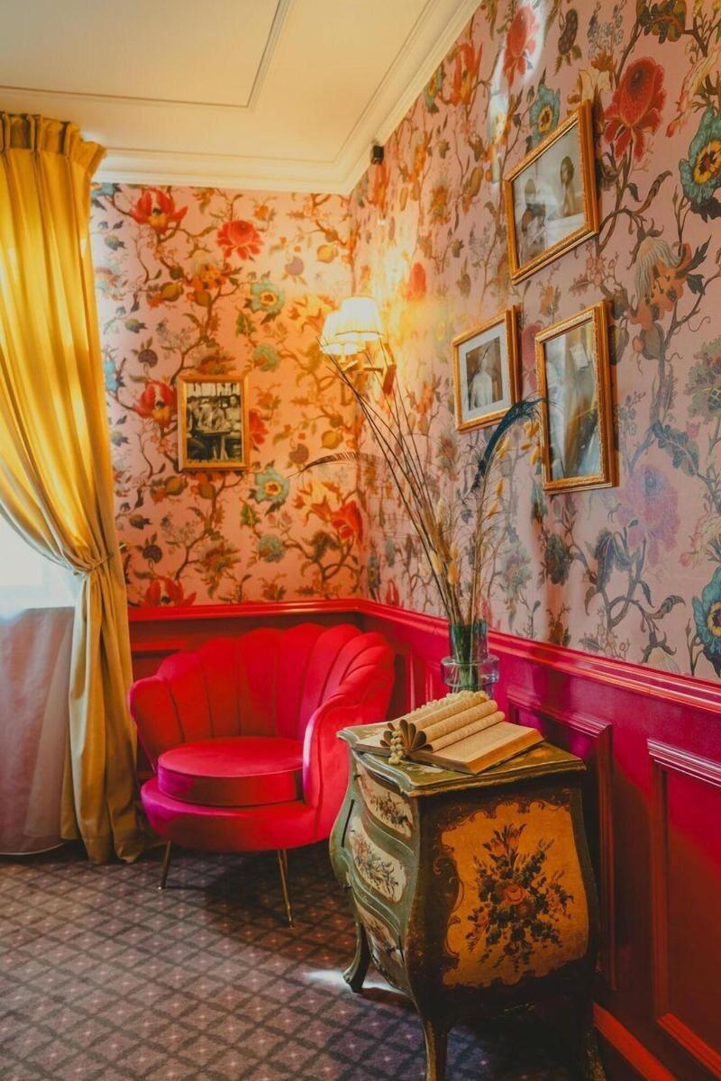 Hotel Charmante image