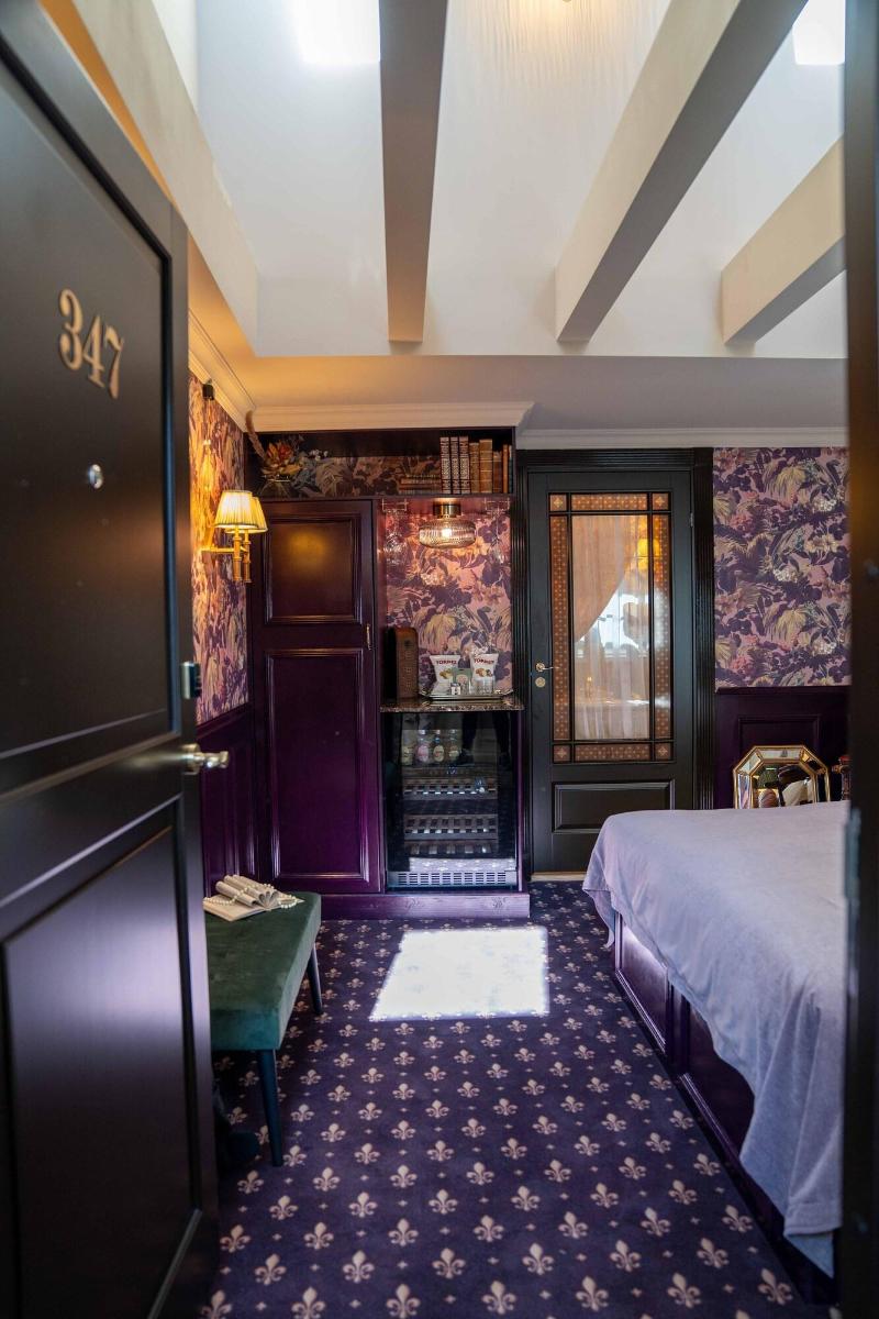 Hotel Charmante image