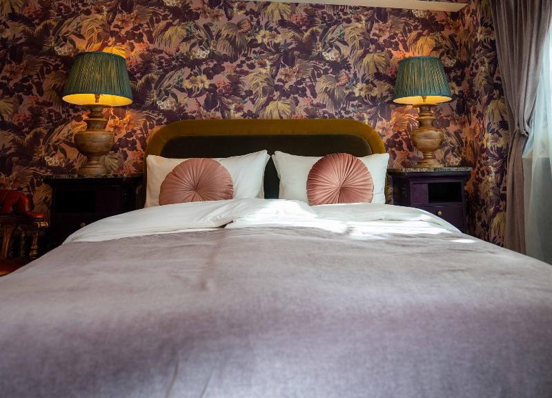 Hotel Charmante image