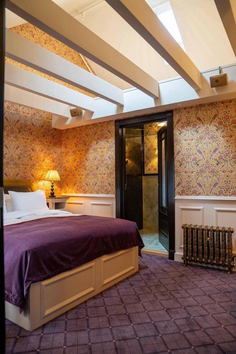 Hotel Charmante image