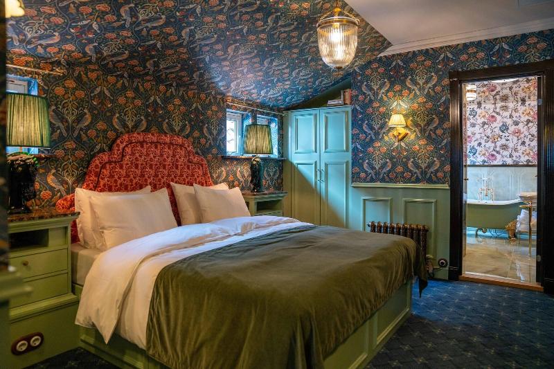 Hotel Charmante image