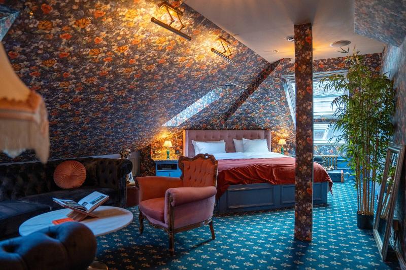 Hotel Charmante image