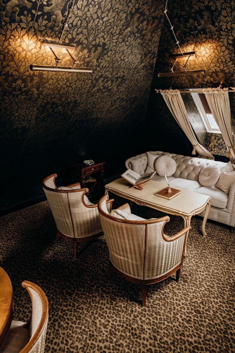 Hotel Charmante image