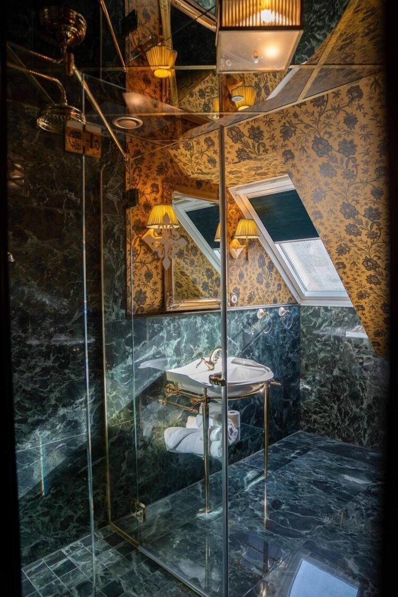 Hotel Charmante image