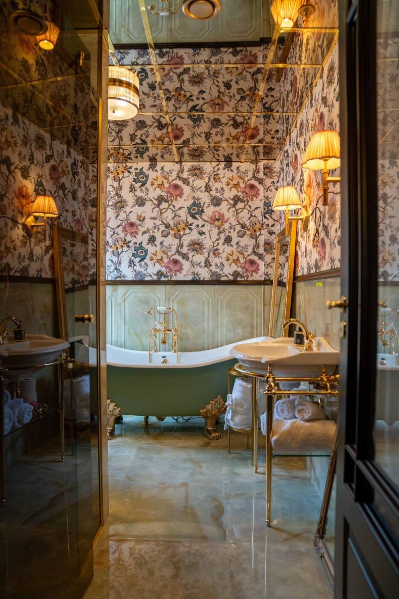 Hotel Charmante image