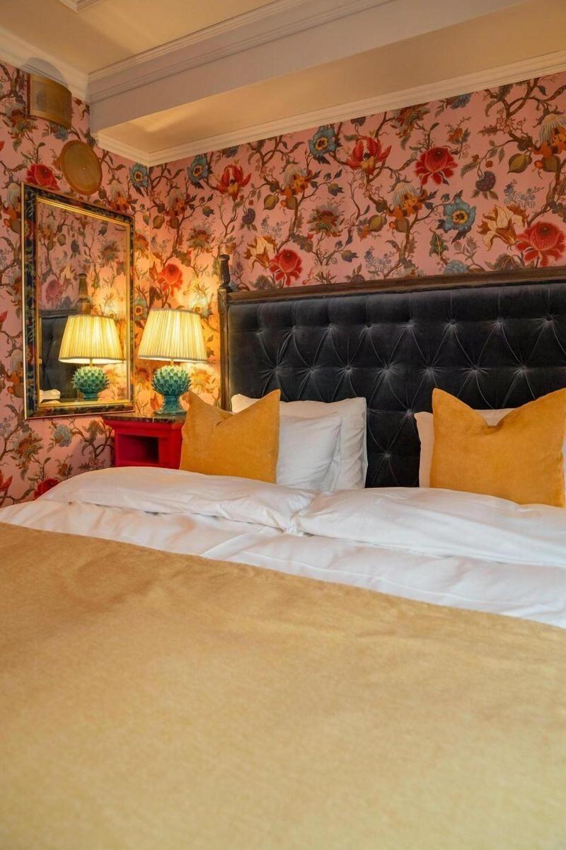 Hotel Charmante image