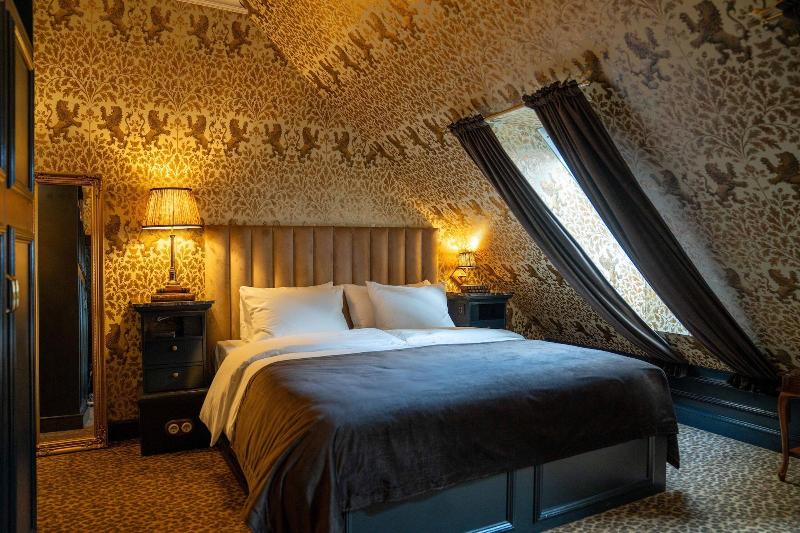Hotel Charmante image