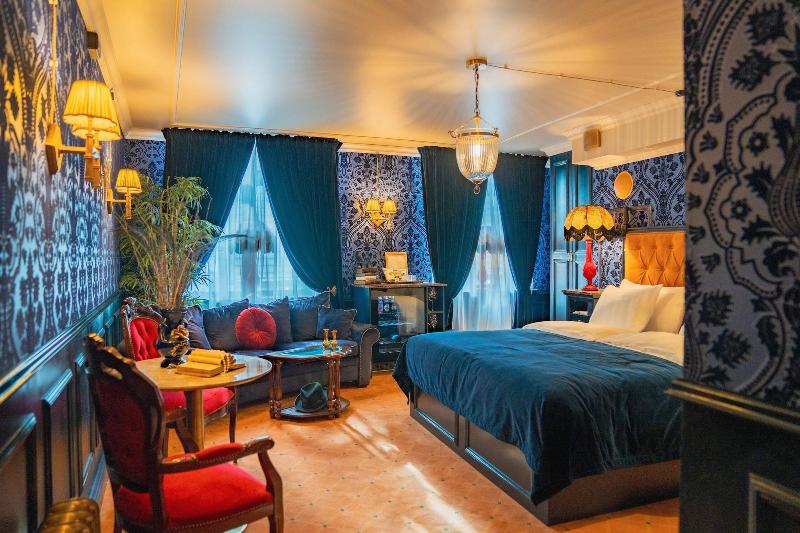 Hotel Charmante image