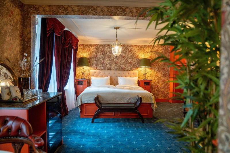 Hotel Charmante image