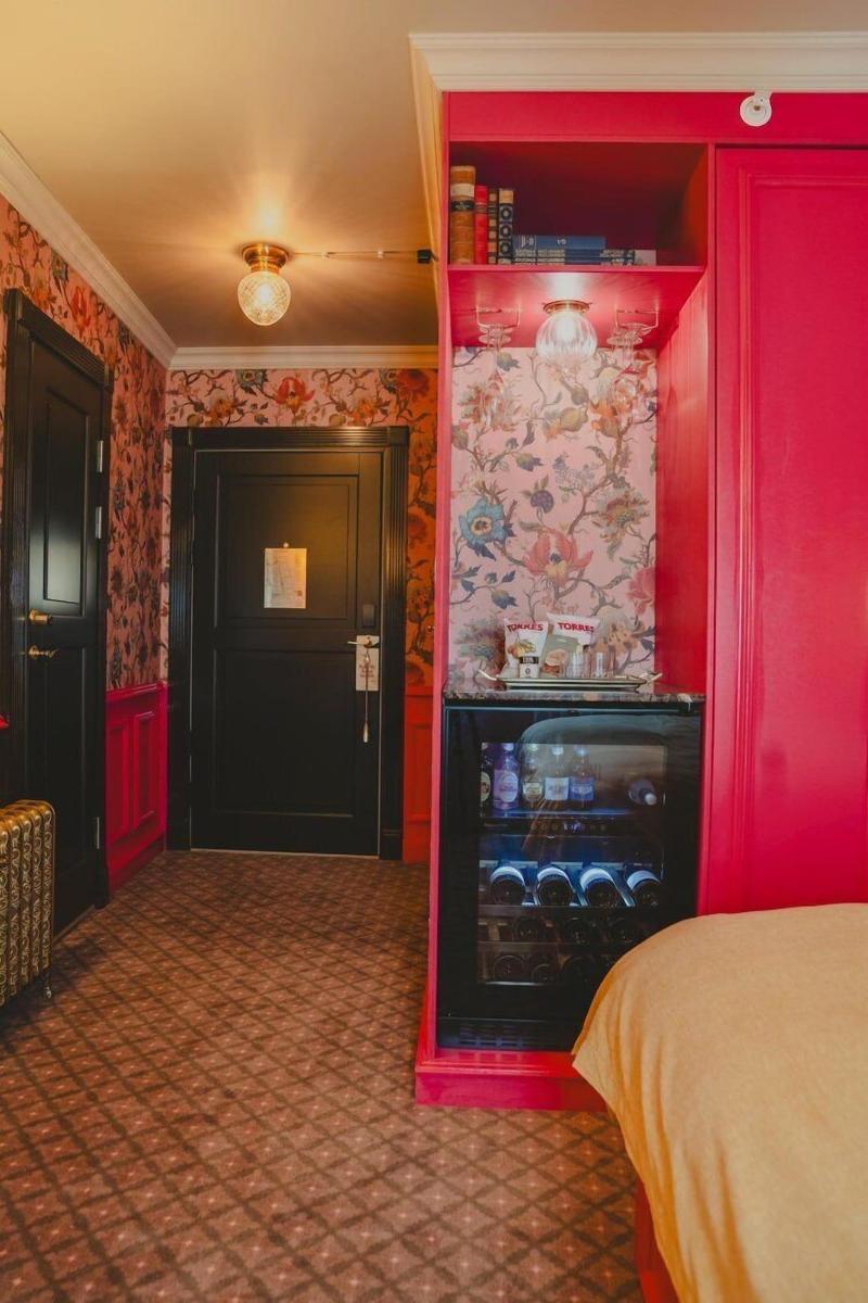 Hotel Charmante image