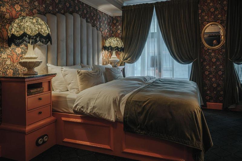 Hotel Charmante image