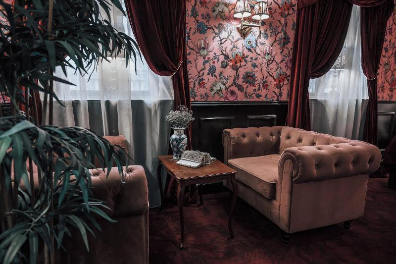 Hotel Charmante image