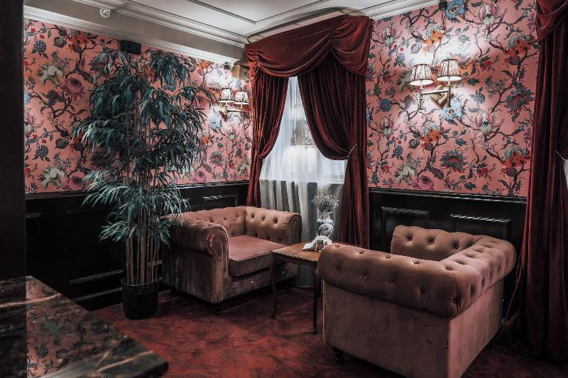 Hotel Charmante image