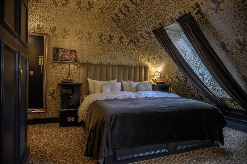 Hotel Charmante image