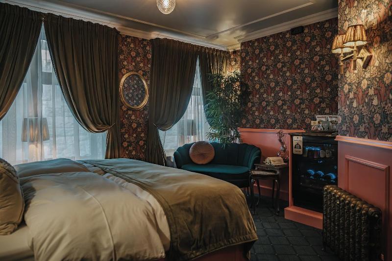 Hotel Charmante image
