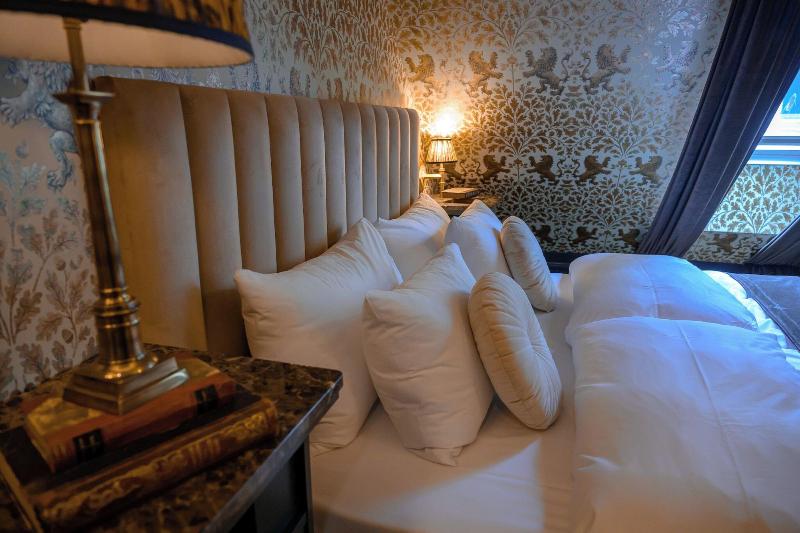 Hotel Charmante image