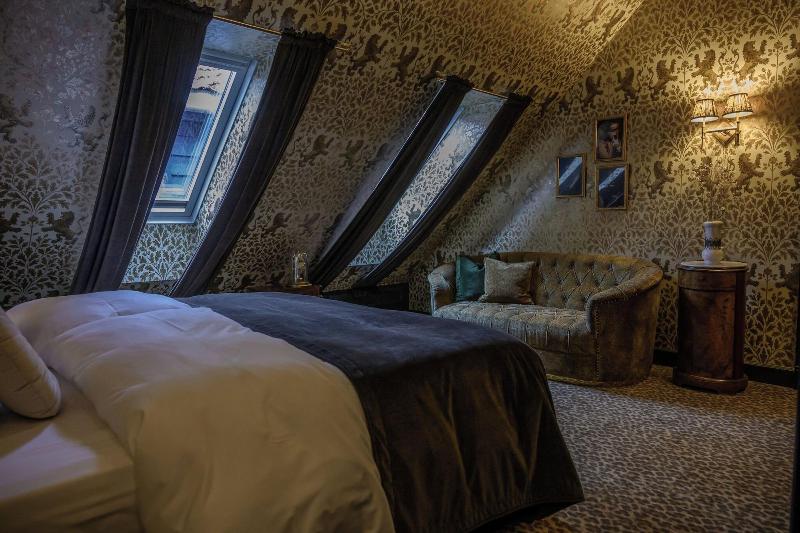 Hotel Charmante image