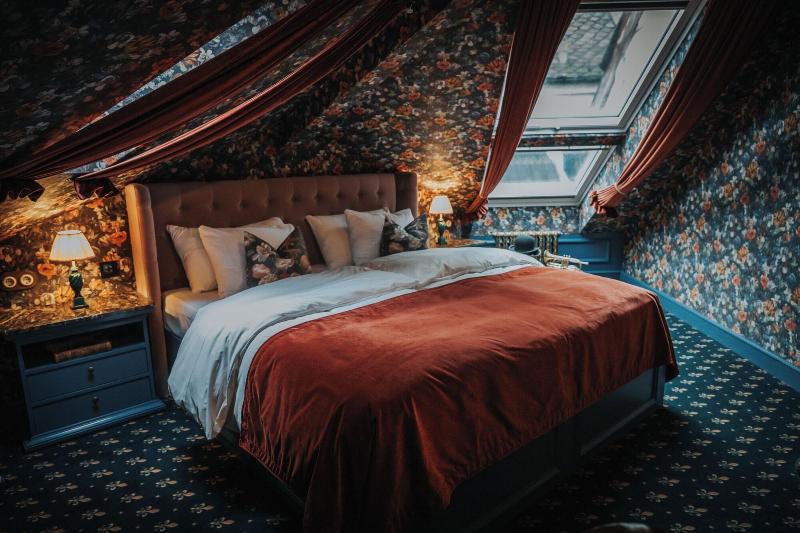 Hotel Charmante image