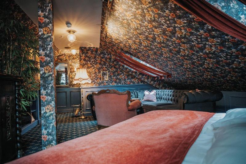 Hotel Charmante image