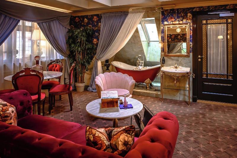 Hotel Charmante image