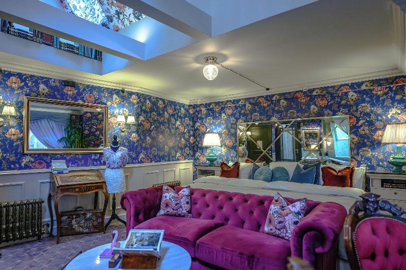 Hotel Charmante image