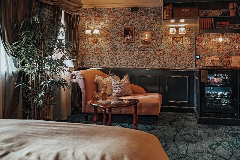 Hotel Charmante image