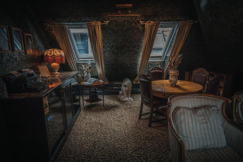 Hotel Charmante image