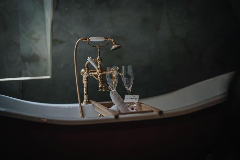 Hotel Charmante image
