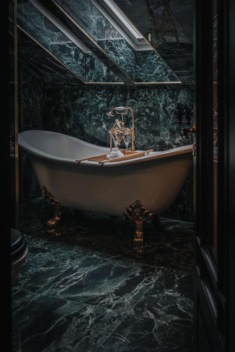 Hotel Charmante image