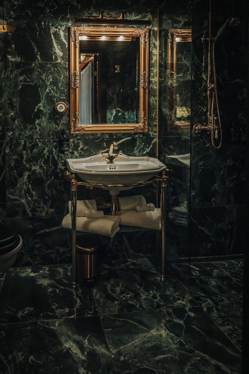 Hotel Charmante image