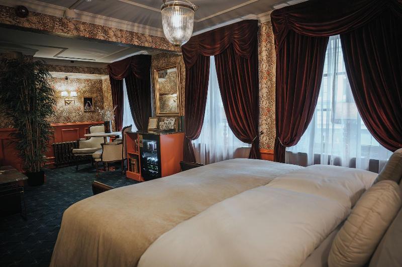 Hotel Charmante image