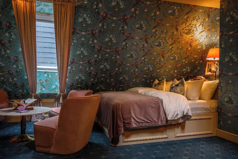 Hotel Charmante image