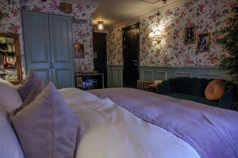 Hotel Charmante image