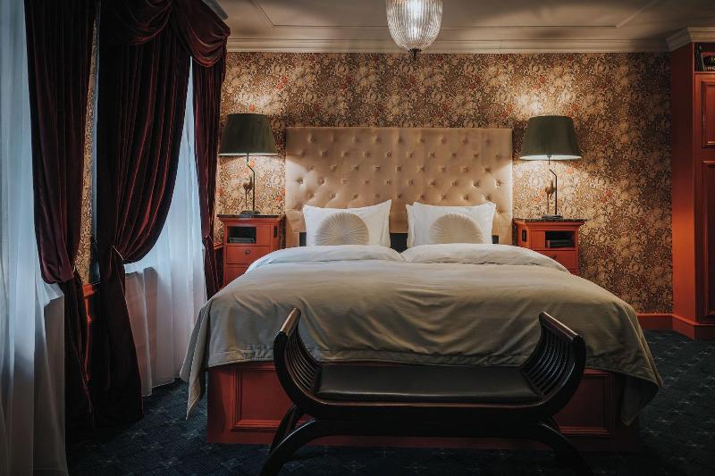 Hotel Charmante image
