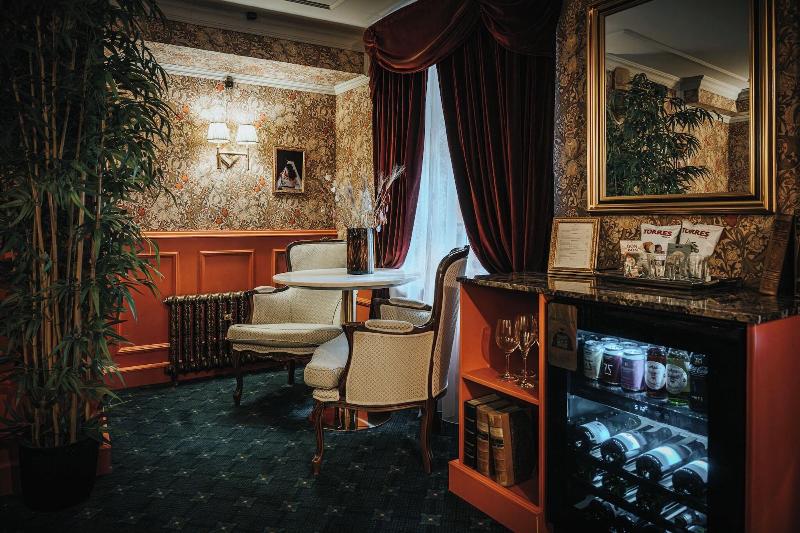 Hotel Charmante image