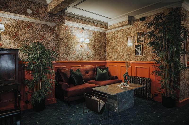 Hotel Charmante image