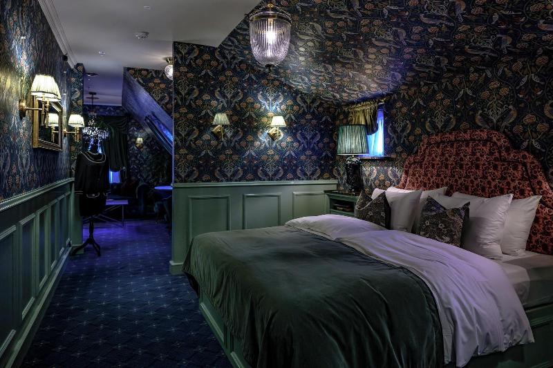 Hotel Charmante image