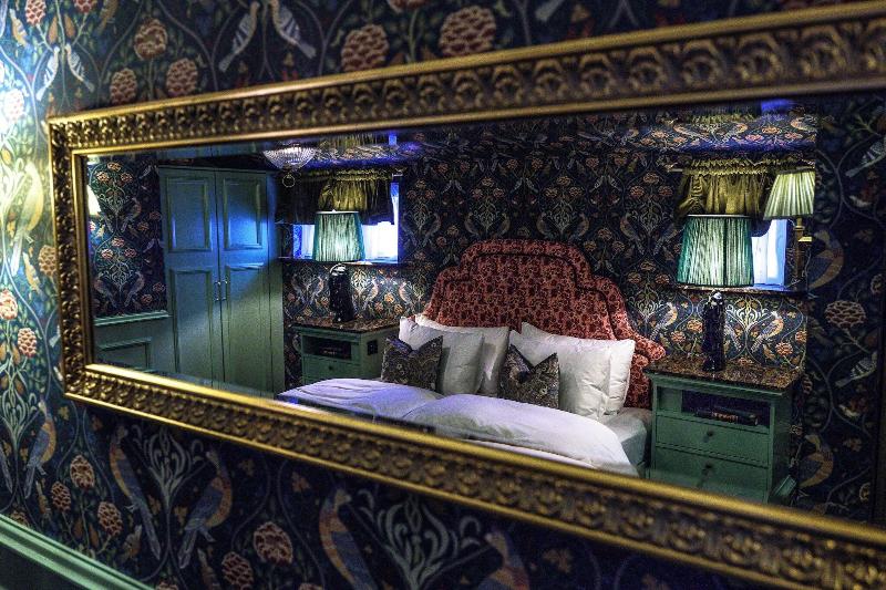 Hotel Charmante image