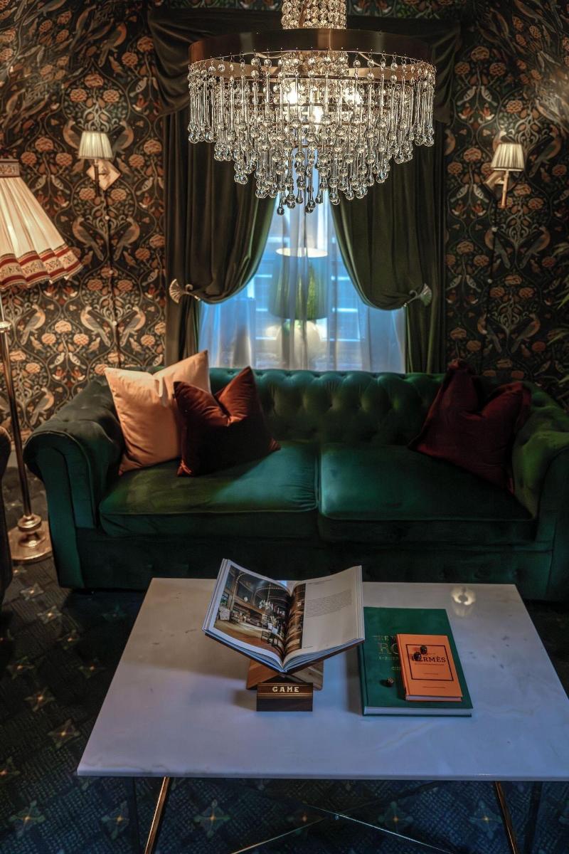 Hotel Charmante image