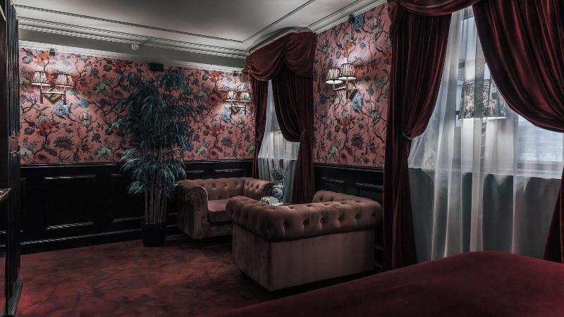 Hotel Charmante image