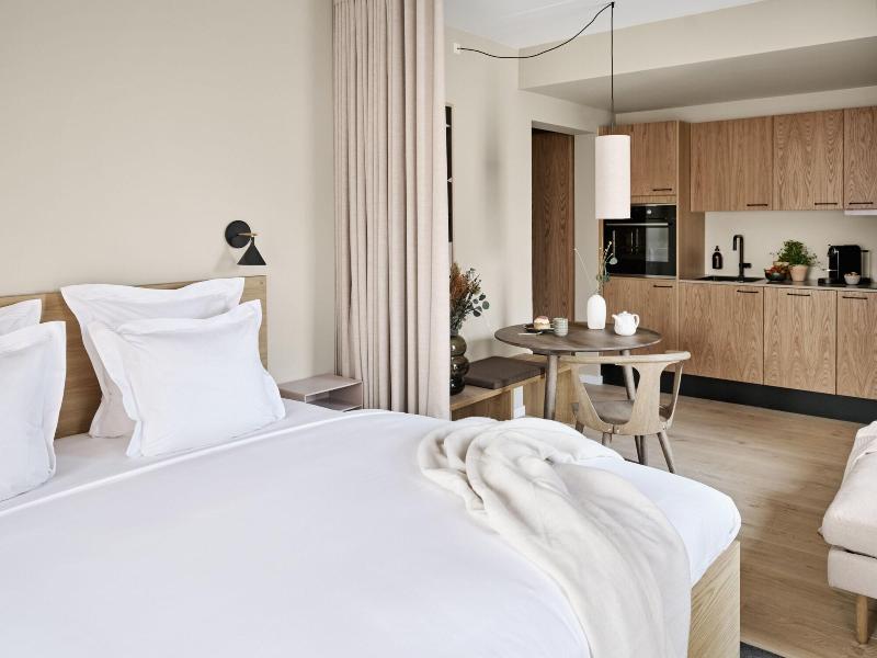 Aura Apartment Hotel image