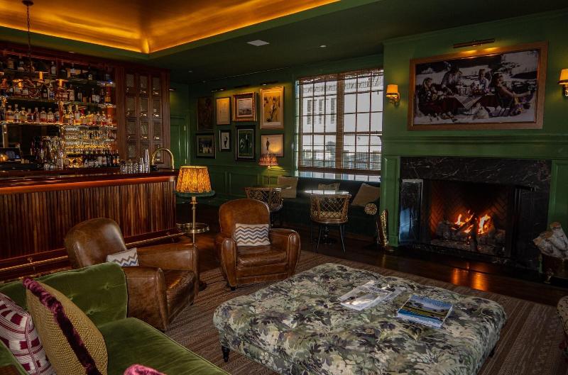 Gardiner House image