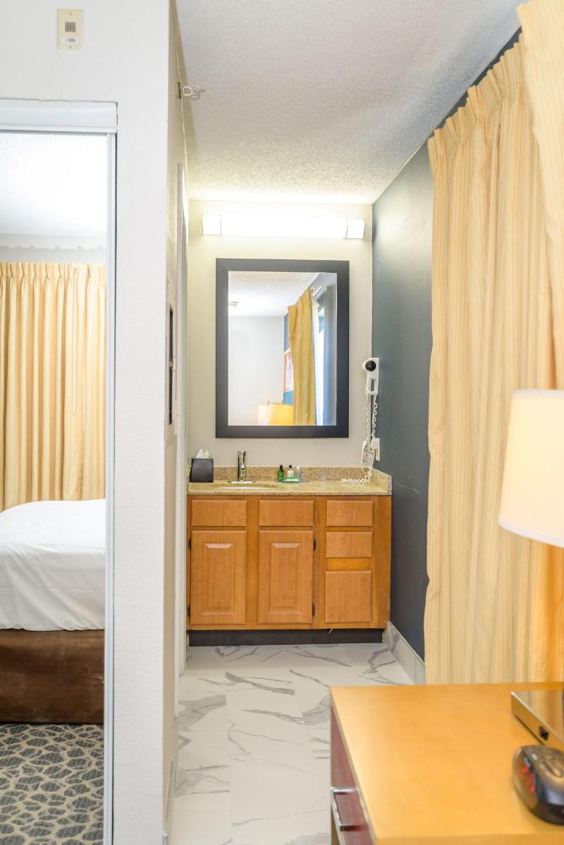 Philadelphia Suites Extended Stay image