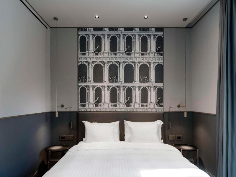 Radisson Collection Hotel Roma Antica image