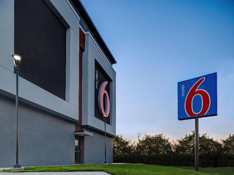 Motel 6 Dallas, TX-Methodist Charlton Medical Ctr. image