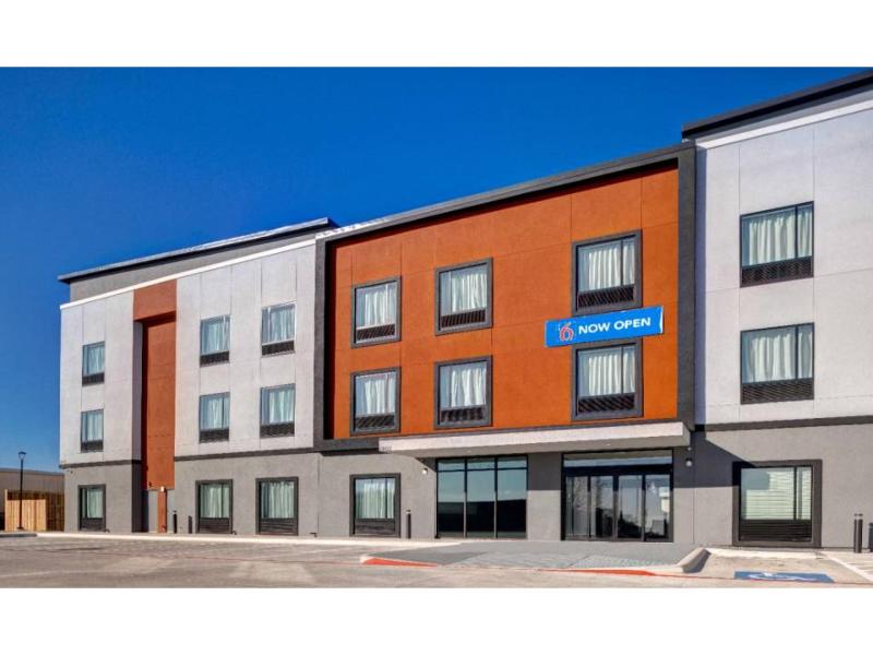 Motel 6 Dallas, TX-Methodist Charlton Medical Ctr.